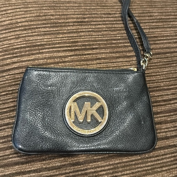 Michael Kors Handbags - Michael Kors Wrist Clutch